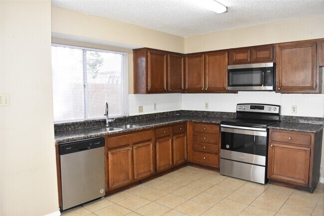 Building Photo - 8903 Kalewood Dr