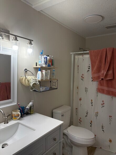 Building Photo - 148 Turnwood Ln