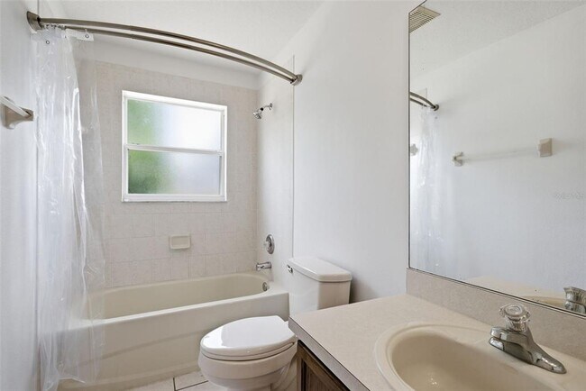 Building Photo - 2631 Queen Alberta Dr