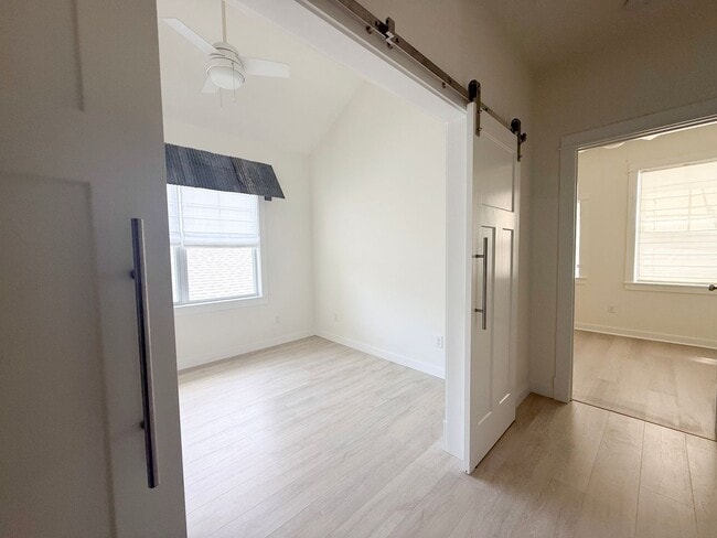 Building Photo - Pet-Friendly 3-Bedroom Home with Bright, Airy Coastal Style