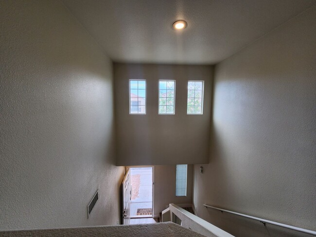 Building Photo - Southwest Beauty