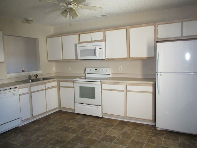 Building Photo - Lovely two bedroom, two and a half bathroo...