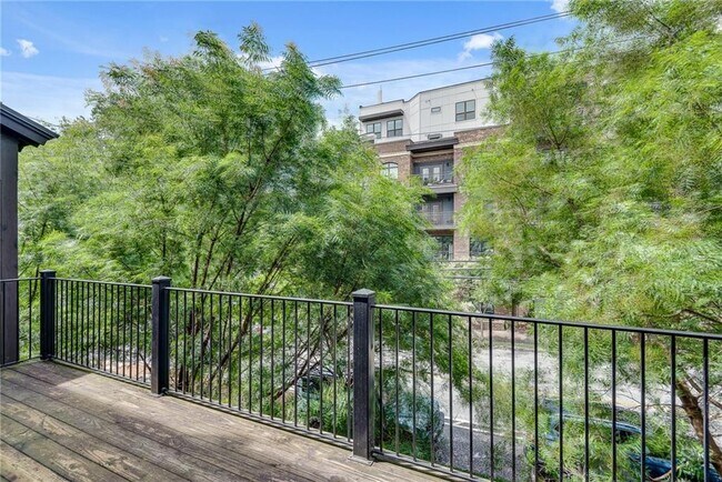 Building Photo - 345 Glen Iris Dr NE