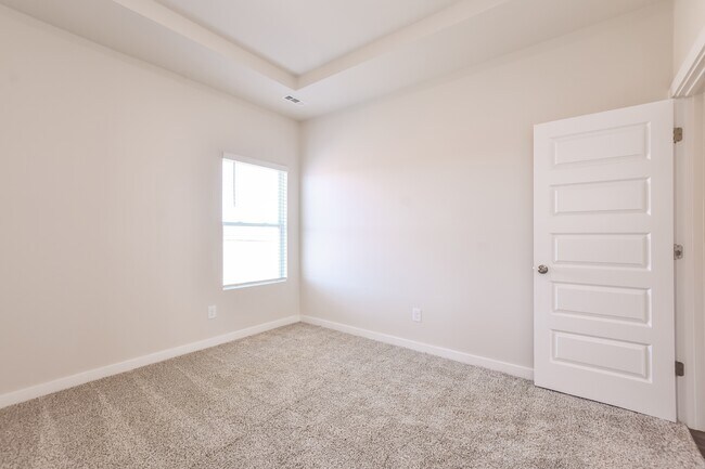 Building Photo - 26252 Valley Ridge Rd