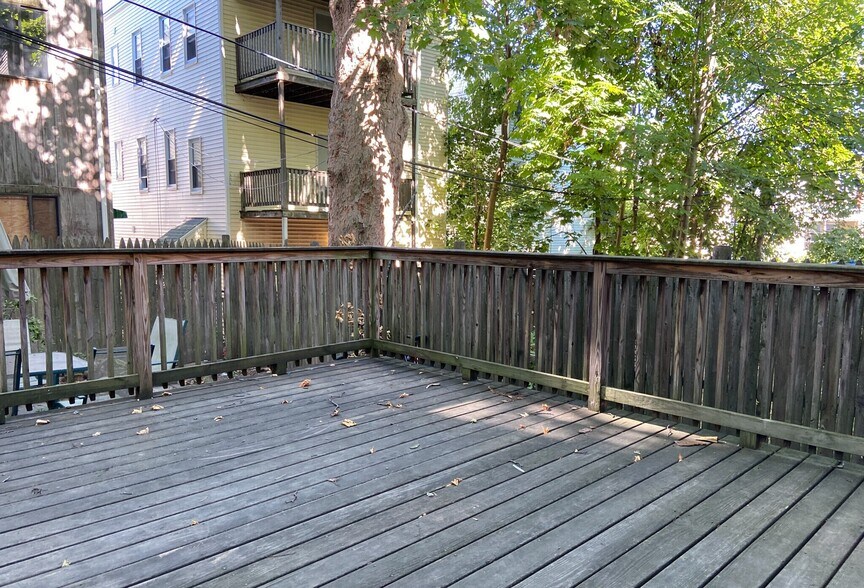 Building Photo - 13 Sachem St