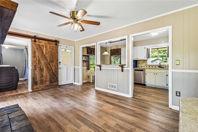 Building Photo - 824 Hickory Ridge Rd SW
