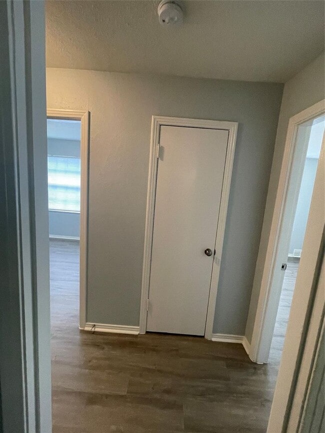 Building Photo - 3 BR/2.5BA | Renovated Single Family Home | 1-Car Garage Parking | Fenced backyard
