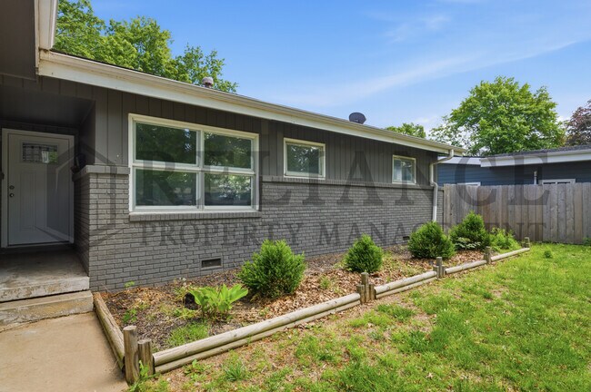 Building Photo - 730 N Chipper Ln