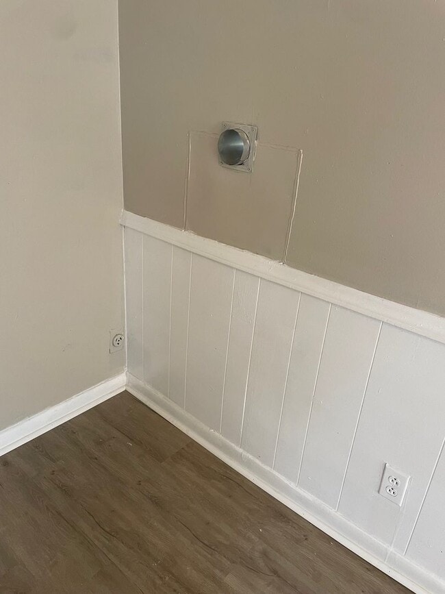 Building Photo - 1392