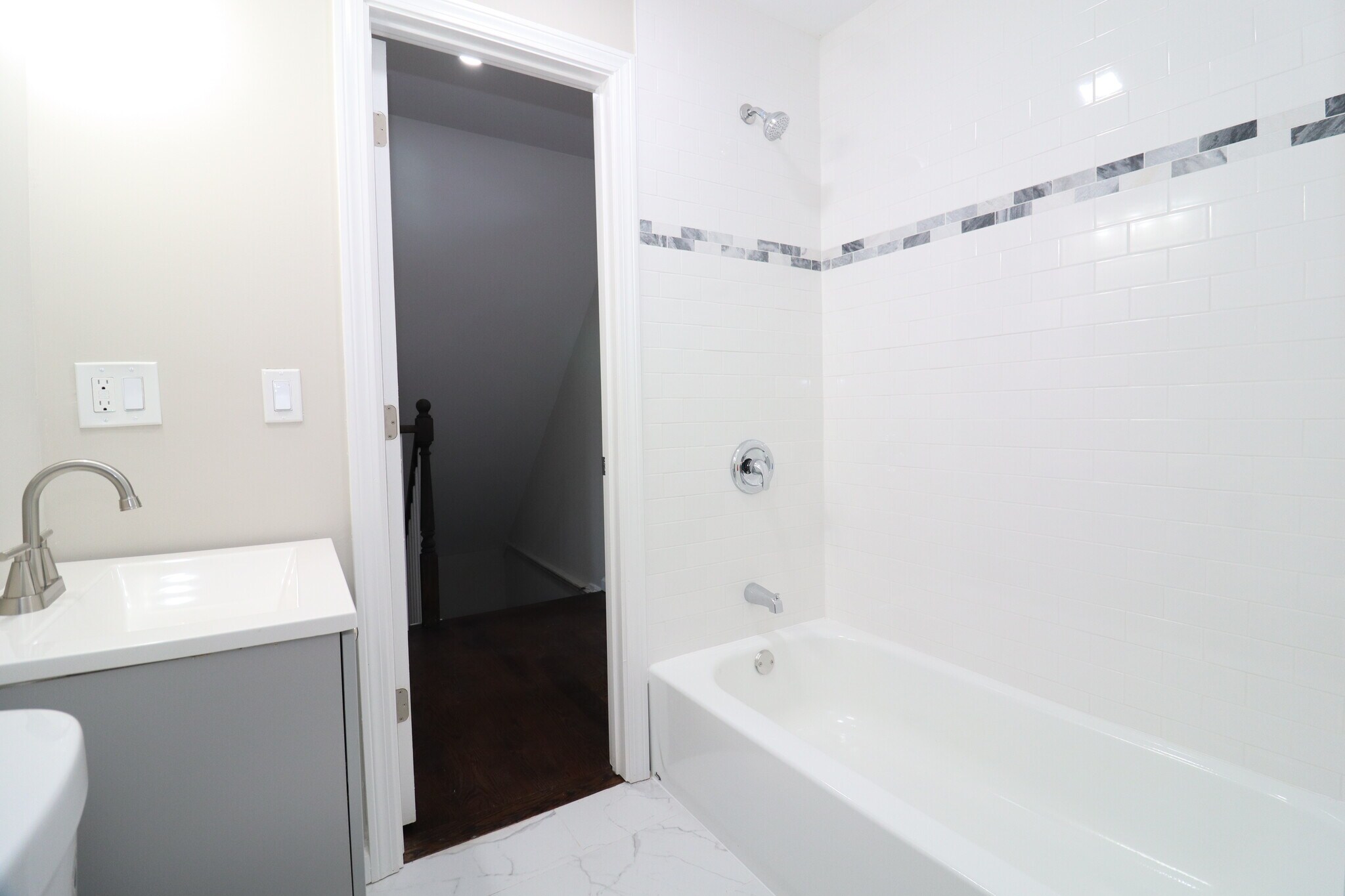 Building Photo - 356 Beechmont Ave