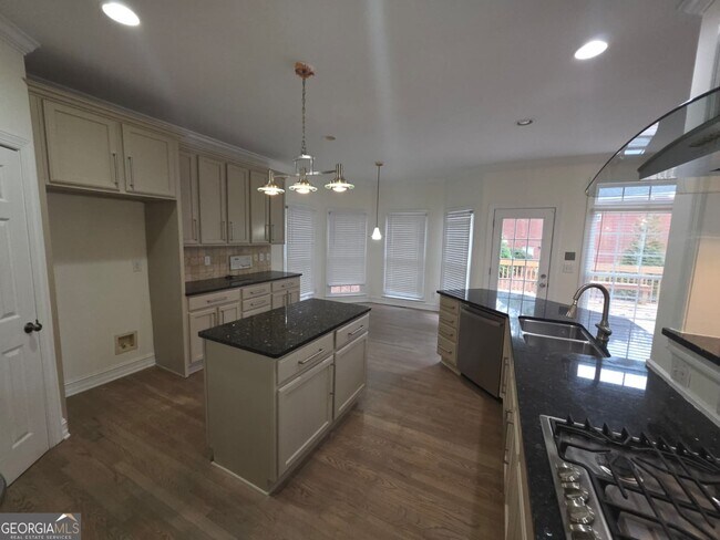 Building Photo - 166 Glen Eagle Way