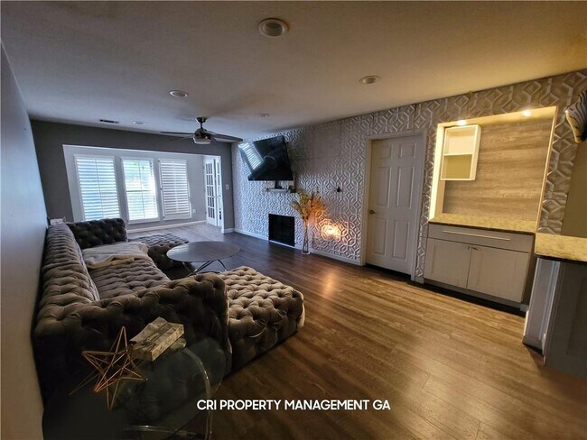 Building Photo - 24101 Plantation Dr NE