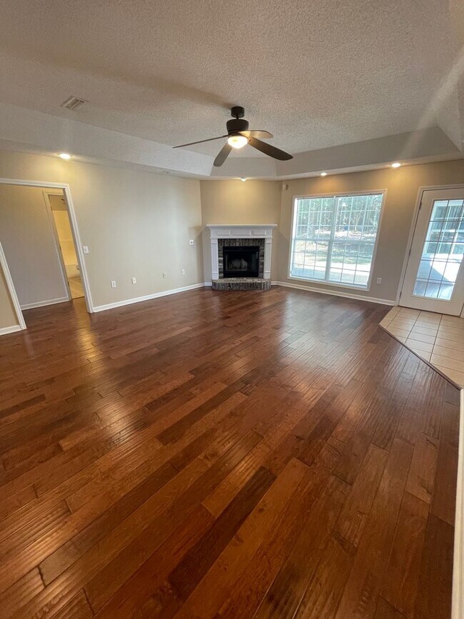 Building Photo - Available January!