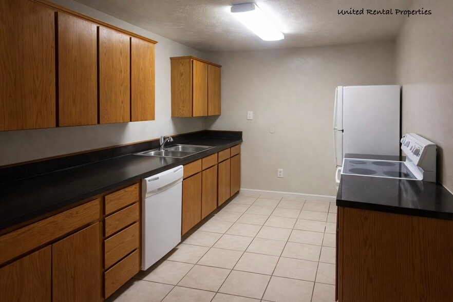 Building Photo - 690 Holbrook Drive