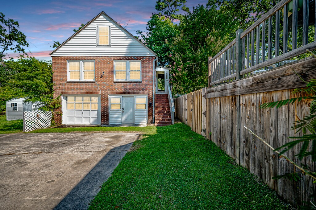 Building Photo - 508A W Chisholm St