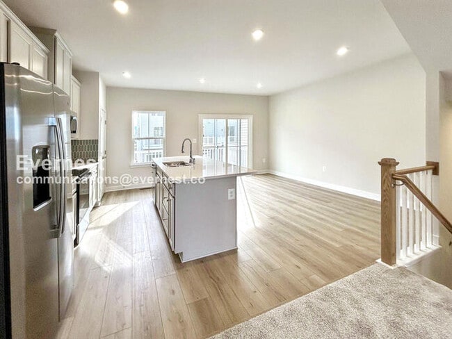 Building Photo - PROMO: Get $500 Off First Full Month’s Rent!/3 Bed/2.5 Bath Townhome with Garage / Available Now!