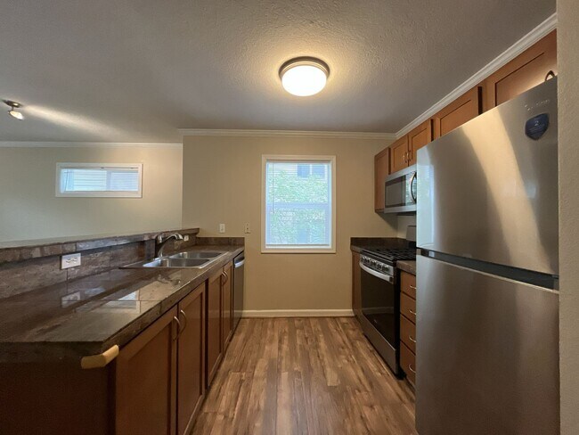Building Photo - Spacious 904 Sq Ft Home in Bethany with Garage Parking, Washer/Dryer & Modern Kitchen Features