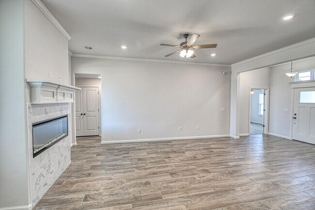 Building Photo - Beautiful Home in Summit Lakes!