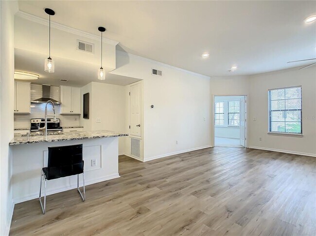 Building Photo - 1001 Via Santae Ln