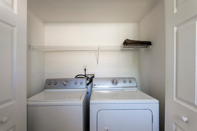 Building Photo - 425B6 Summit Terrace Ct