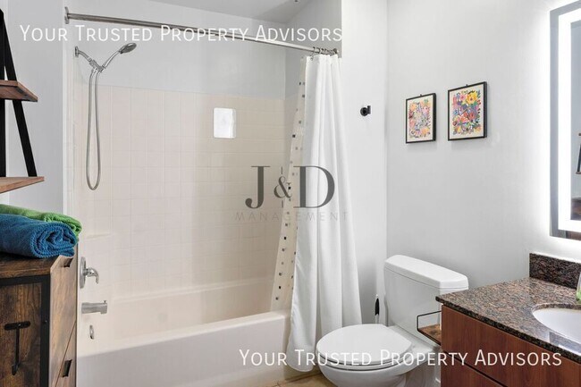 Building Photo - 889 Date St