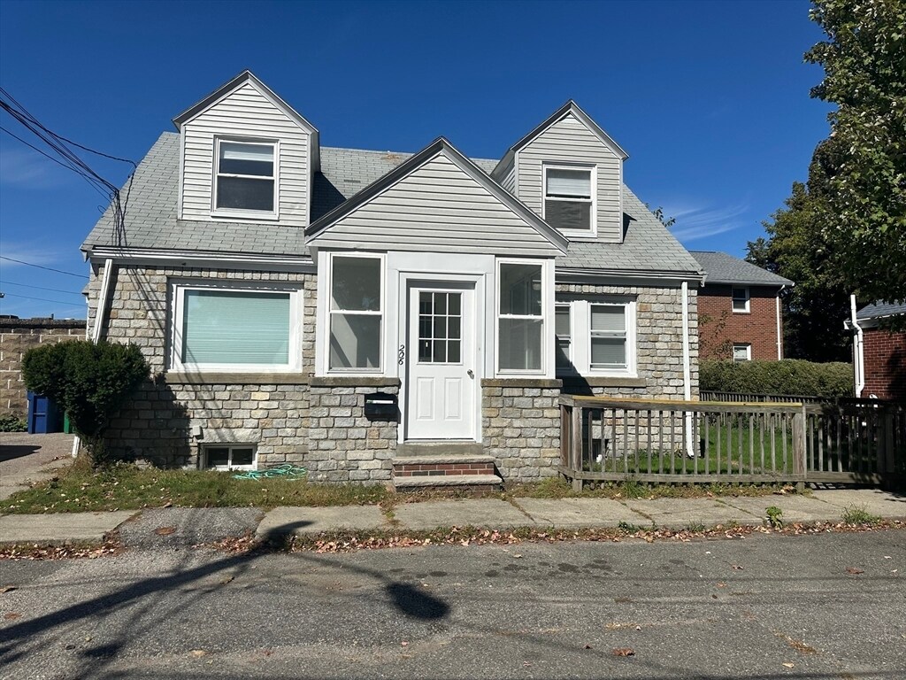 Building Photo - 206 Adams St