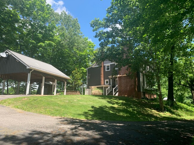 Building Photo - Large home with gorgeous views!