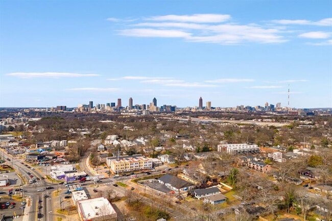 Building Photo - 1237 Memorial Dr SE