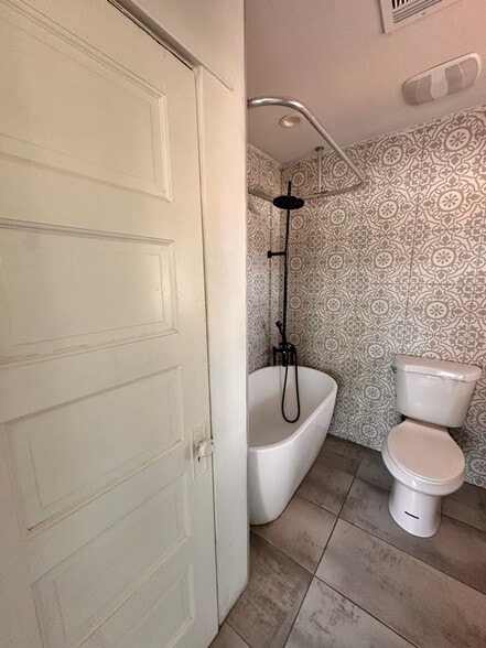 Building Photo - 117 W 2nd St