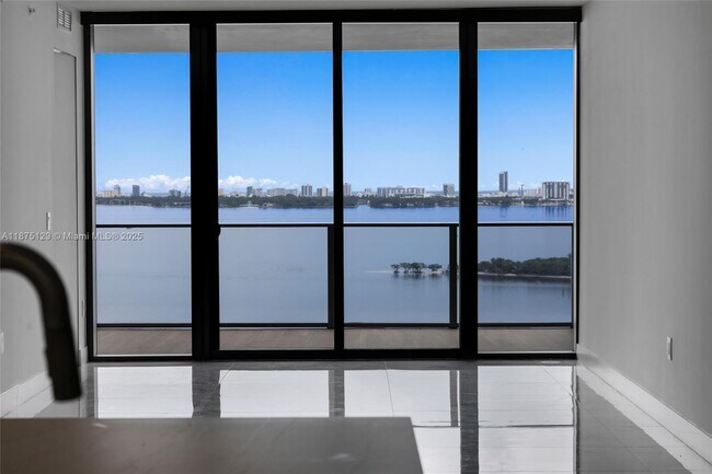 Building Photo - 700 NE 24th St