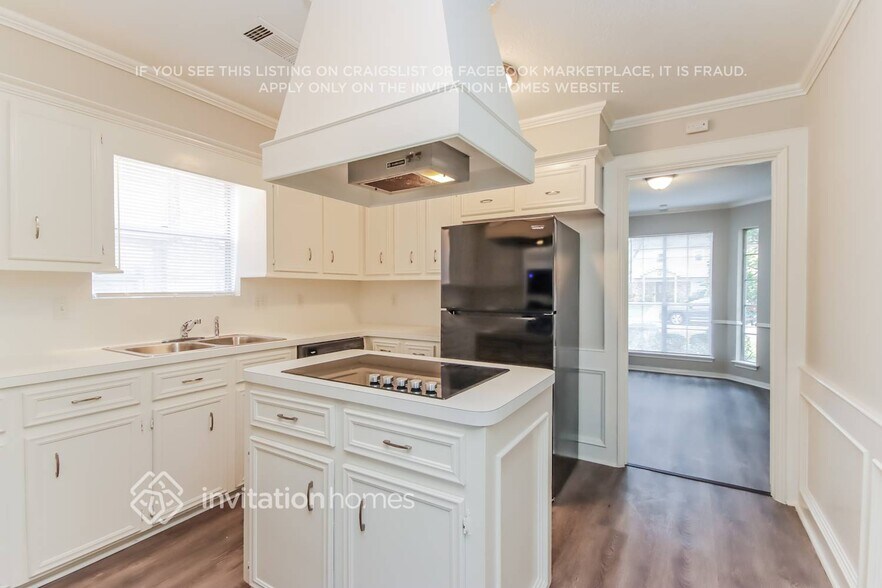 Building Photo - 3807 El James Dr