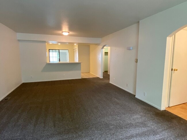 Building Photo - 2 bedroom 2 bath with a 1 car garage