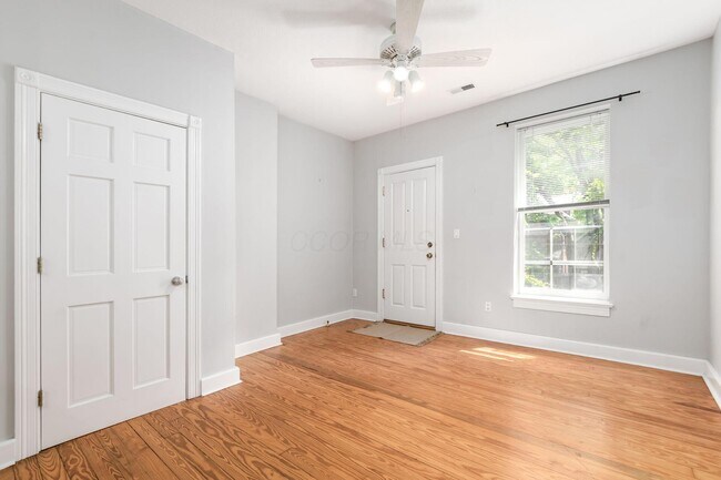 Building Photo - 36 E Kossuth St