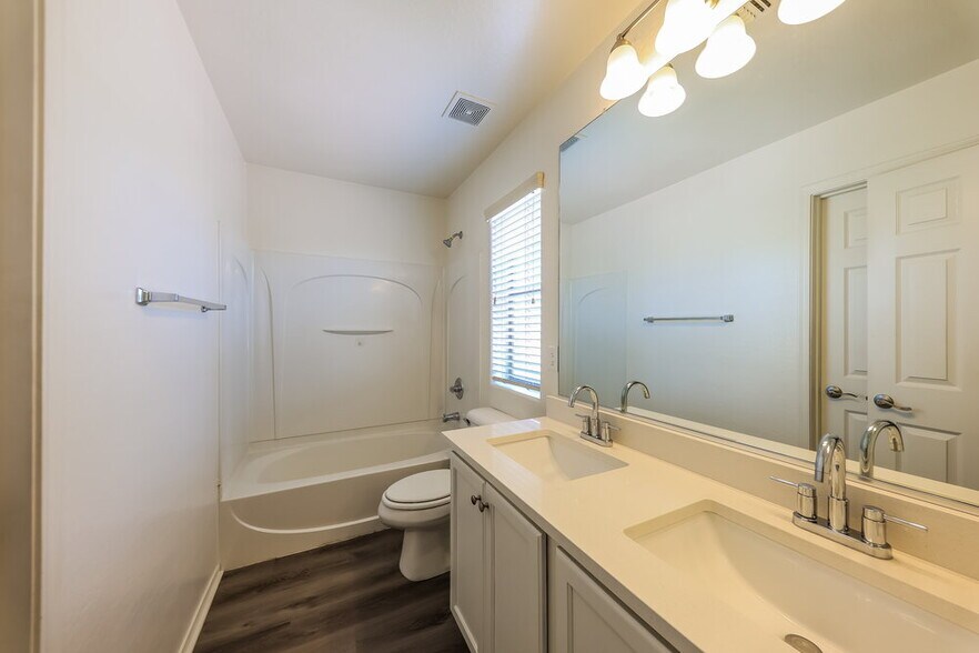 Building Photo - 14180 W Country Gables Dr
