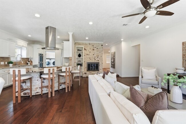 Building Photo - 14002 Myrtlea Dr