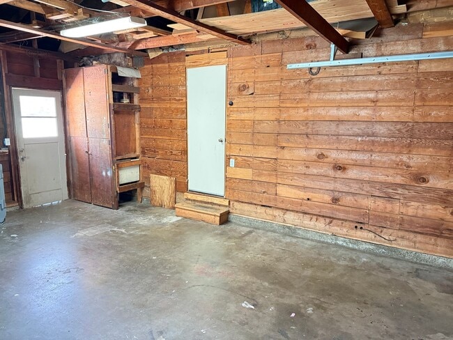 Building Photo - 3 bedroom, 1.5 bath house in Eugene!