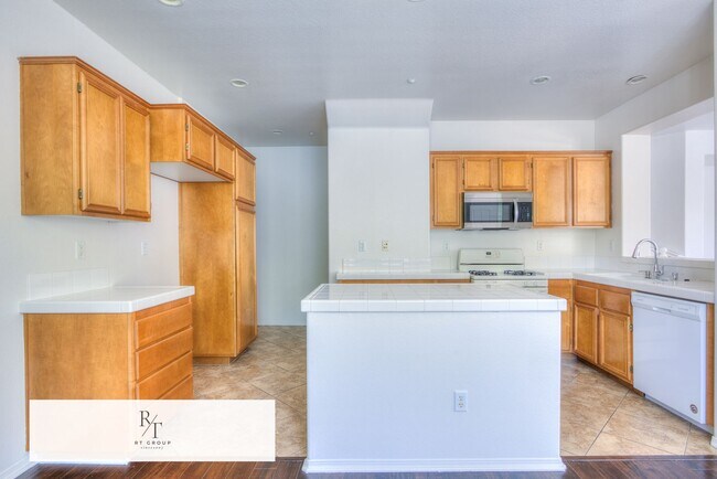 Building Photo - 27944 John F Kennedy Dr