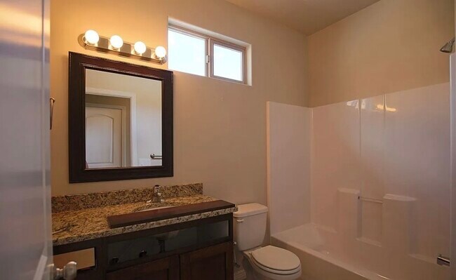 Building Photo - 1456 Clinton Way