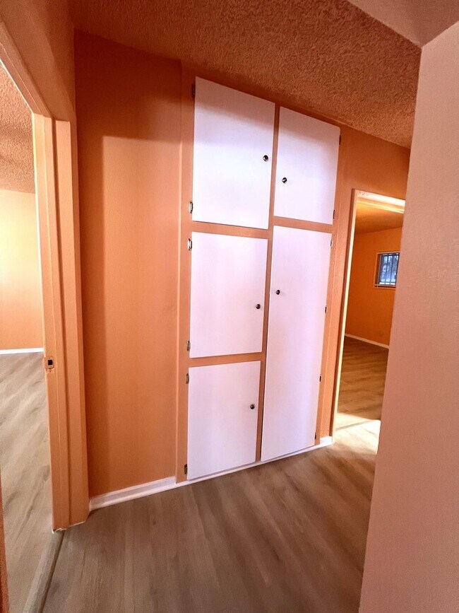 Building Photo - Inglewood Duplex