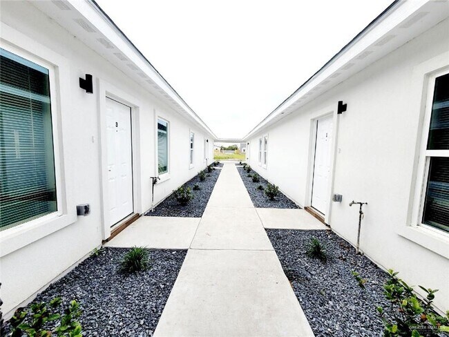 Building Photo - 3409 Fuerte Ave