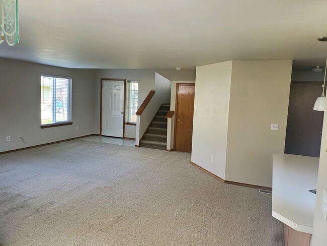 Building Photo - **PENDING APP**Beautiful 3 Bed 2.5 Bath in Lacey