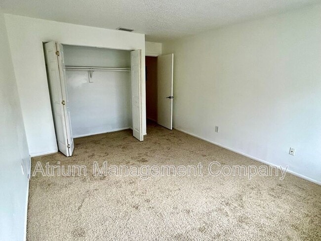 Building Photo - 630 Kenwick Cir