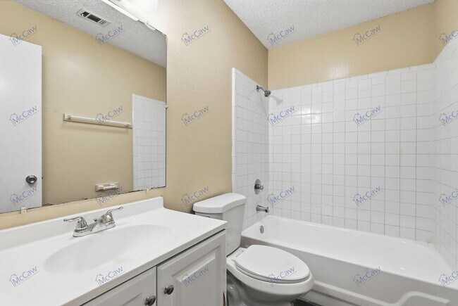 Building Photo - 3416 Colonial Dr