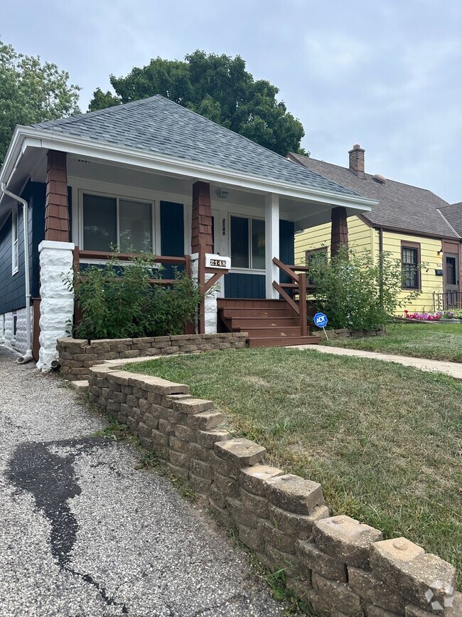 Building Photo - 3 Bedroom House in West Allis