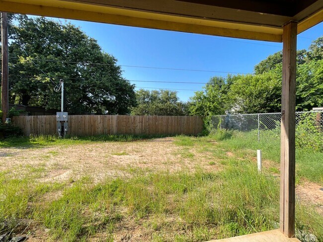 Building Photo - 3 bedroom Duplex by the Lake