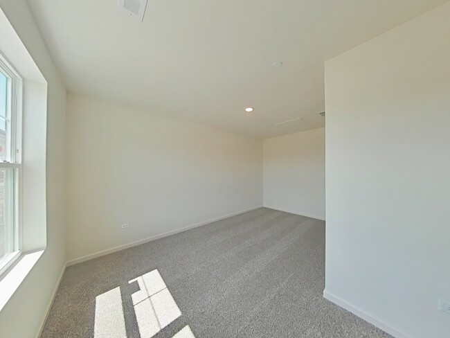 Building Photo - 351 Bridgeview Ct