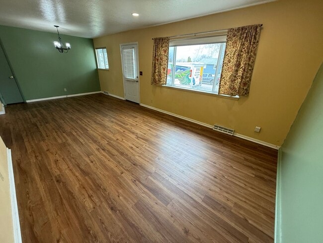 Building Photo - 4 Bedroom 2 Bathroom Home on Large Corner Lot with 2 Car Attached Garage In Great Neighborhood In...