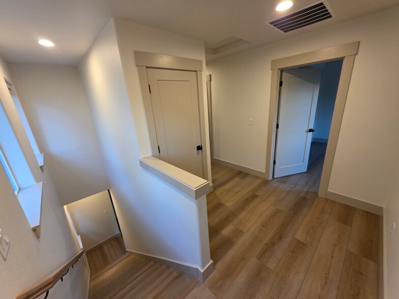 Building Photo - 6929 Talloc Ave SE