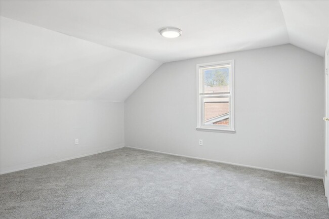 Building Photo - $1375 3 bedooms