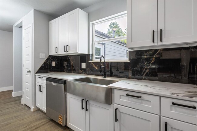 Building Photo - 2207 Mykawa Rd